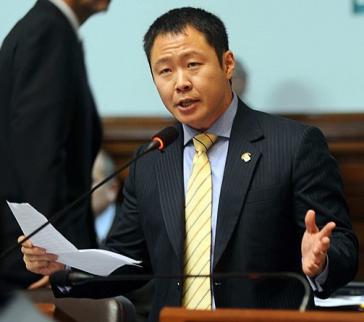 Der suspendierte Abgeordnete Fujimori während einer Rede im Kongress.