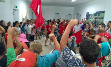 Landlose Frauen in Brasilien protestieren mit der Besetzung des  Incra-Sitzes in Florianópolis im Bundesstaat Santa Catarina gegen den Stopp der Agrarreform