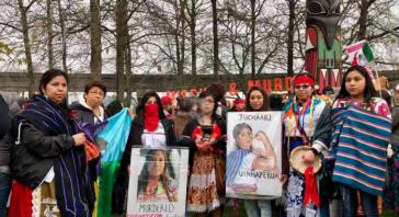 Mitglieder des Jugendrats der Gemeinde Cherán, Mexiko,  protestieren gegen den Mord an Campanur Tapia