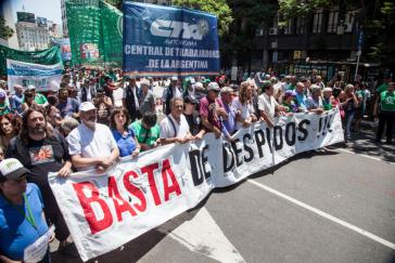 "Schluss mit den Entlassungen" lautete die Forderung bei Protesten in Argentinien am 4. Januar "Schluss mit den Entlassungen" lautete die Forderung bei Protesten in Argentinien am 4. Januar