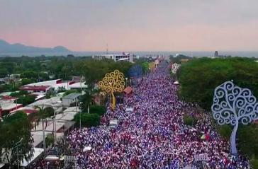 Auf der Avenida De Bolívar a Chávez in Nicaraguas Hauptstadt kamen tausende Regierungsanhänger zu einer Kundgebung zusammen