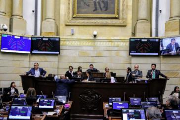 Im Senat von Kolumbien wurde das Gesetz zur Friedensjustiz schon länger kontrovers diskutiert Im Senat von Kolumbien wurde das Gesetz zur Friedensjustiz schon länger kontrovers diskutiert