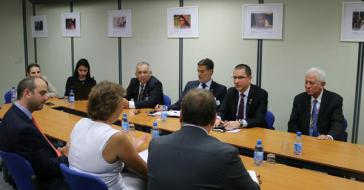 Venezuelas Außenminister Jorge Arreaza bei seiner Zusammenkunft mit Vertretern der Internationalen Organisation für Migration (IOM) in Genf am Dienstag