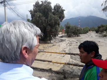 Eine Schlammlawine in dem kleinen Ort Tiquipaya, Bolivien, forderte fünf Todesopfer und zerstörte zahlreiche Häuser