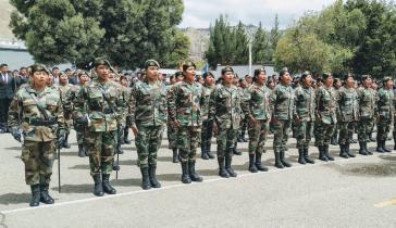 Erste weibliche Generation des Militärdienstes