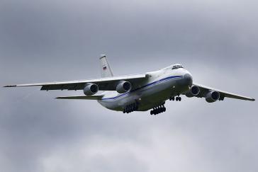 Eine Transportmaschine Antonov An-124 der russischen Luftwaffe mit 35 Tonnen Fracht soll am Samstag in Venezuela gelandet sein
