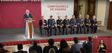 Andrés Manuel López Obrador stellt das Leitungsteam der Nationalgarde in Mexiko-Stadt_vor (Screenhot)