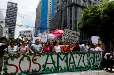 Demonstranten fordern den Rücktritt von Brasiliens Präsident Bolsonaro, wie hier in Manaus