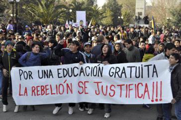 Chile: "Für kostenlose Bildung ist die Rebellion gerechtfertigt" Chile: "Für kostenlose Bildung ist die Rebellion gerechtfertigt"