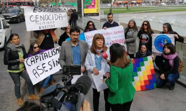 Die "Mujeres de Zona de Sacrificio Quintero - Puchuncaví en Resistencia" bei der Kundgebung vor dem Präsidentenpalast La Moneda in Chiles Hauptstadt Santiago Die "Mujeres de Zona de Sacrificio Quintero - Puchuncaví en Resistencia" bei der Kundgebung vor dem Präsidentenpalast La Moneda in Chiles Hauptstadt Santiago