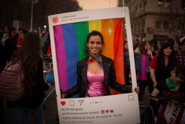 Mehr als 100.000 Personen nahmen an einen LGBT-Protest in Santiago teil, darunter auch viele lesbische Frauen