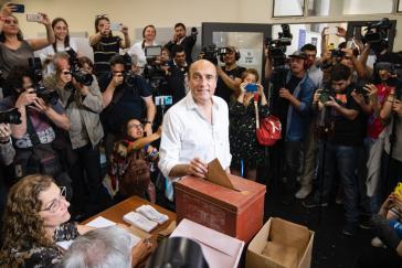 Daniel Martínez bei der Stimmabgabe in Uruguay