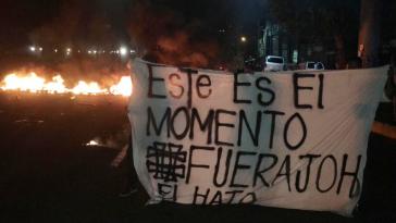 Transparent bei den Protesten zum 10. Jahrestag des Putsches in Honduras: "Das ist der Moment. Weg mit JOH" Transparent bei den Protesten zum 10. Jahrestag des Putsches in Honduras: "Das ist der Moment. Weg mit JOH"