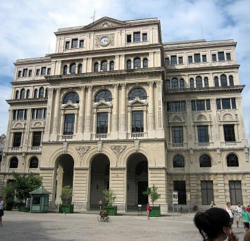Im Edificio Lonja del Comercio in Kubas Hauptstadt Havanna hat die franzöische Bank Société Générale seit 1996 eine Zweigstelle