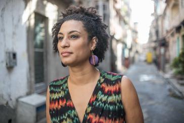 Die 2018 ermordete linke Politikerin und Aktivistin Marielle Franco im August 2016. Die 2018 ermordete linke Politikerin und Aktivistin Marielle Franco im August 2016.