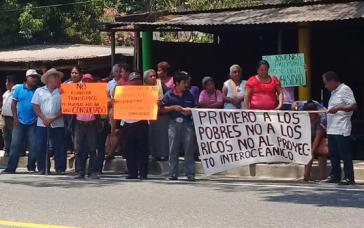 In Matías Romero, Mexiko, protestierten Indigene anlässlich des Besuches von Präsident López Obrador gegen den transozeanischen Korridor