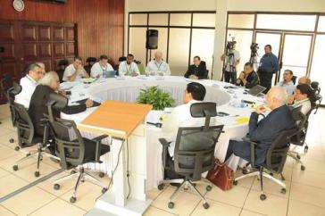 Vertreter von Kirchen, Opposition und Regierung trafen am 27. Februar erneut zusammen. Die Wiederaufnahme des Dialogs in Nicaragua war sehr positiv aufgenommen worden