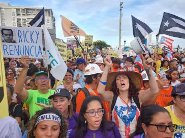 Die Demonstrierenden fordern den Rücktritt von Gouverneur Ricardo Rosselló