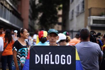 Die Mehrheit der Bevölkerung Venezuelas unterstützt einen Dialog zwischen Regierung und Opposition