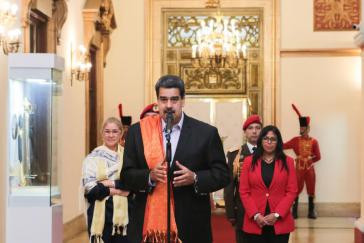 Nach dem Treffen mit dem indischen "Friedensbotschafter" Sri Sri Ravi Shankar am Montag informierte Präsident Maduro über die Fortsetzung der Gespräche mit der Opposition Nach dem Treffen mit dem indischen "Friedensbotschafter" Sri Sri Ravi Shankar am Montag informierte Präsident Maduro über die Fortsetzung der Gespräche mit der Opposition