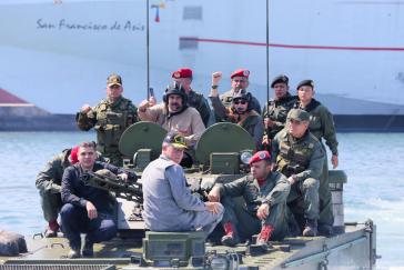 Venezuelas Präsident Maduro beim Auftakt des Militärmanövers "Souveränität und Frieden" im Grenzgebiet zu Kolumbien