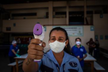 Corona-Prävention in Manaus, Brasilien. Währenddessen stellte Bolsonaro die Zahlung an die WHO ein Corona-Prävention in Manaus, Brasilien. Währenddessen stellte Bolsonaro die Zahlung an die WHO ein