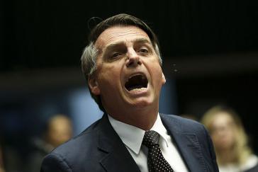 Die Regierung Bolsonaro kürzt bei den Armen und erhöht die Ausgaben für das Militär