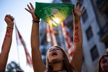 Frauen in Lateinamerika fordern das Recht auf legalen, sicheren und kostenlosen Schwangerschaftsabbruch