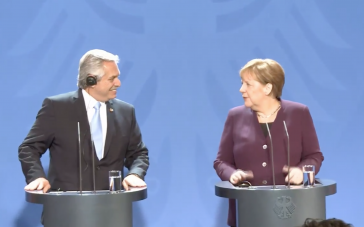 Guter Dinge: Argentiniens Präsident Alberto Fernández am Montag bei Angela Merkel