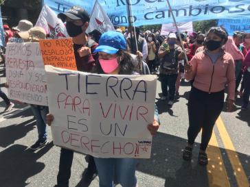 "Land um darauf zu leben ist ein Recht": Protest in Buenos Aires gegen die Räumung von Guernica