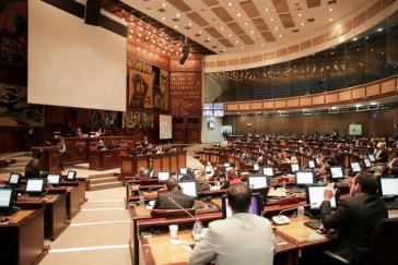 Das ecuadorianische Parlament hat in letzter Minute das umstrittene Gesetz zur Steuervereinfachung in Kraft gesetzt
