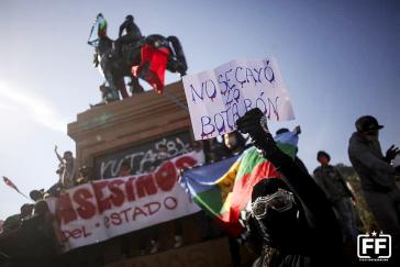 Protest auf der Plaza Dignidad: "Er ist nicht gestürzt, sie haben ihn runtergeworfen"