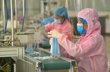 In China sind dutzende Fabriken auf die Massenproduktion von Schutzmasken spezialisiert