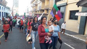 Am Mittwoch, dem 25. November, gingen Frauen auf die Straße, um auch auf die strukturelle und institutionelle Gewalt gegen sie aufmerksam zu machen