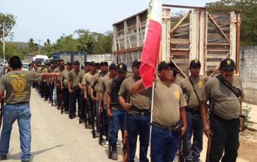 Mitglieder der Regionalkoordination der Gemeindeautoritäten-Gemeindepolizei in Guerrero, Mexiko