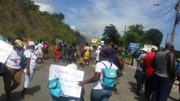 Angehörige der Garífuna-Gemeinde von Triunfo de la Cruz protestieren mit Straßensperren gegen die Entführungen Angehörige der Garífuna-Gemeinde von Triunfo de la Cruz protestieren mit Straßensperren gegen die Entführungen