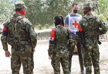 ELN-Einheiten übergaben vergangene Woche sechs Personen einer Kommission des Internationalen Roten Kreuzes ELN-Einheiten übergaben vergangene Woche sechs Personen einer Kommission des Internationalen Roten Kreuzes