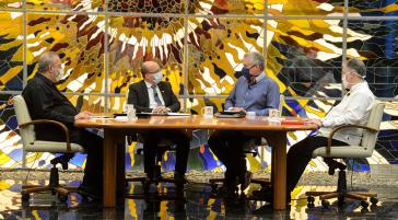 Kuba Präsident Díaz-Canel bespricht im Fernsehen die Maßnahmen zur Lockerung, nachdem die Corona-Lage unter Kontrolle scheint
