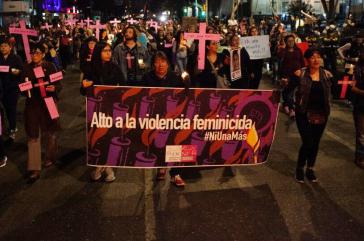Immer wieder gehen Frauen in Mexiko auf die Straße und fordern von der Regierung Maßnahmen zu ihrem Schutz Immer wieder gehen Frauen in Mexiko auf die Straße und fordern von der Regierung Maßnahmen zu ihrem Schutz