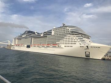Die MSC Meraviglia gehört zu den größten Kreuzfahrtschiffen der Welt Die MSC Meraviglia gehört zu den größten Kreuzfahrtschiffen der Welt