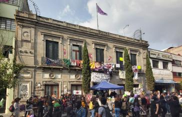 Besetztes Gebäude der nationalen Menschenrechtskommission in Mexiko, heute Schutzraum