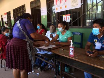 Wahllokal im Barrio El Fuerte in Santa Cruz, wo zuletzt immer die MAS die meisten Stimmen holte