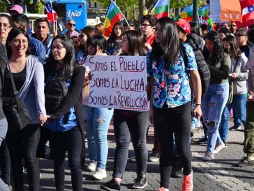 "Wir sind das Volk - Wir sind der Kampf - Wir sind die Revolution" "Wir sind das Volk - Wir sind der Kampf - Wir sind die Revolution"