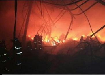 Mehr als 500 Feuerwehrleute waren im Einsatz, um den Brand im Lager der Wahlbehörde zu löschen