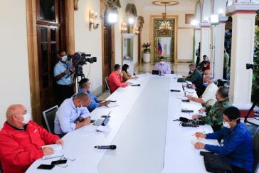 Maduro und Kabinettsmitglieder diskutierten am Freitag Maßnahmen zur Eindämmung der Inflation
