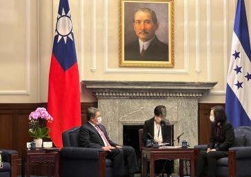 Der honduranische Präsident Juan Orlando Hernández und die Präsidentin von Taiwan, Tsai Ing-wen