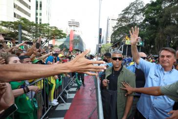 Der brasilianische Präsident Jair Bolsonaro mobilisiert seine Anhängerschaft gegen Rechtsorgane der Verfassung Der brasilianische Präsident Jair Bolsonaro mobilisiert seine Anhängerschaft gegen Rechtsorgane der Verfassung