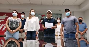 FMLN Generalsekretär Oscar Ortíz prangert bei einer Pressekonferenz die Verhaftungen als politische Verfolgung an