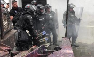 Die Esmad schießt mit elektronischen Munitionswerfern auf Protestierende