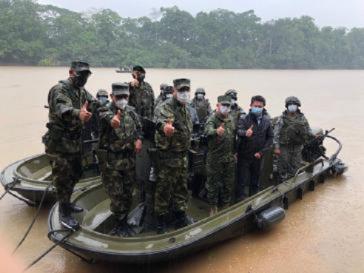Molano mit Angehörigen der Spezialeinheit Omega: "Bewunderung für ihr Engagement und ihre Hingabe, die Ruhe der Kolumbianer im Südosten des Landes zu sichern" (Tweet vom 14. März)